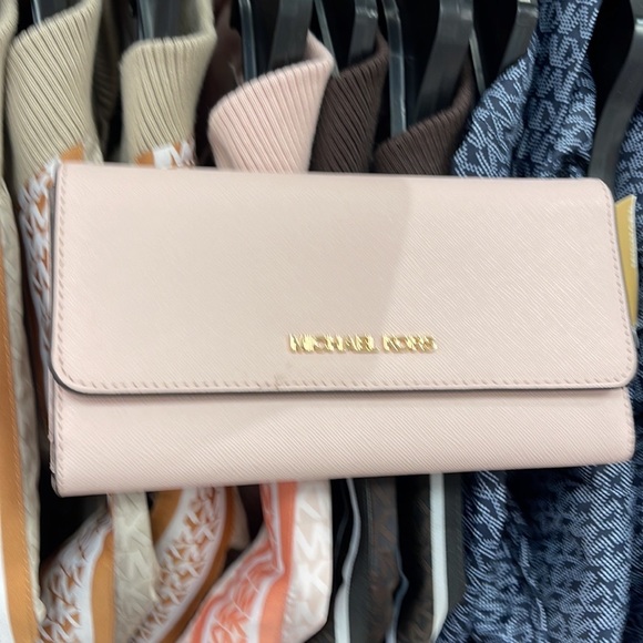 MICHAEL KORS JET SET TRAVEL LARGE TRIFOLD WALLET POWDER BLUSH COLOR - Picture 4 of 16